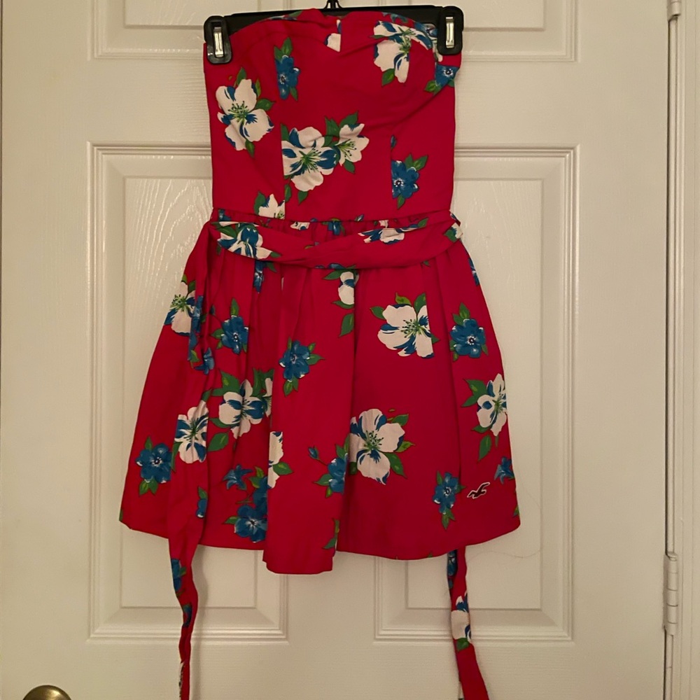 Hollister floral print strapless short dress with belt